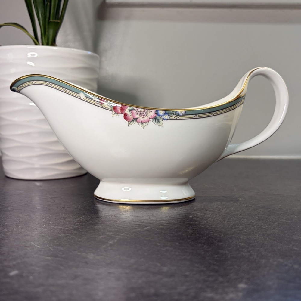 1994 Royal Doulton Orchard Hill Bone China Sauce Gravy Boat With Handle EUC